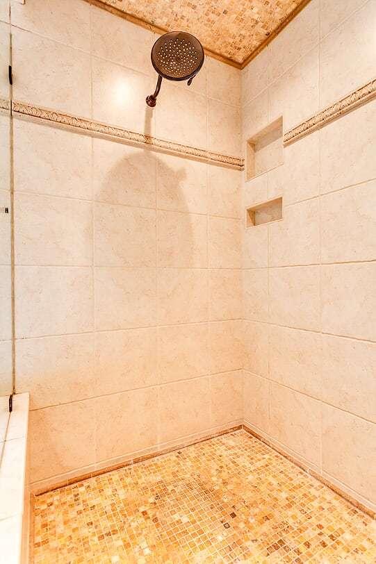 507 Smith Road Knoxville, TN 37934 - Photo 28 of 40 BEAUTIFUL TILE SHOWER
