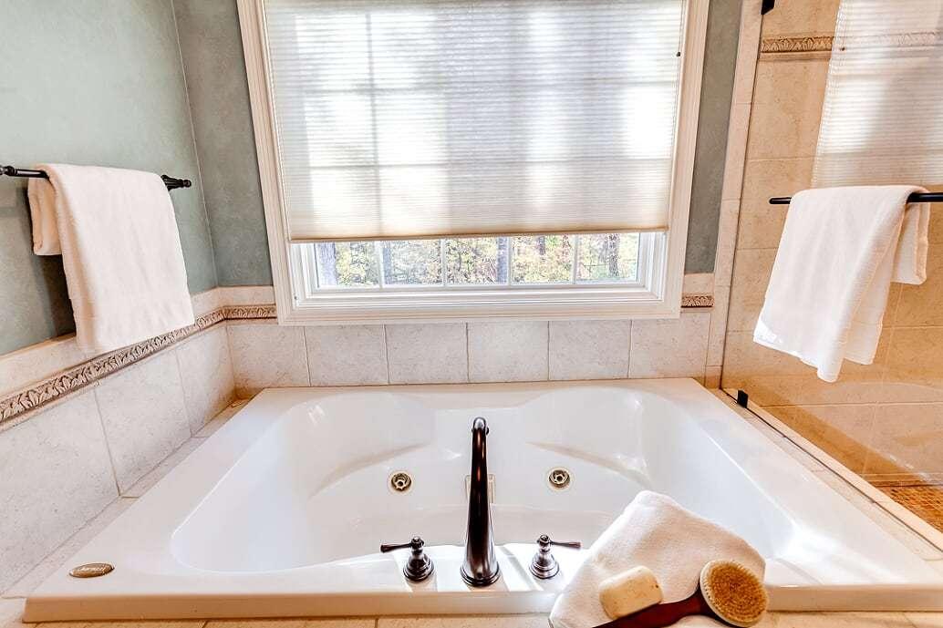 507 Smith Road Knoxville, TN 37934 - Photo 29 of 40 MASTER WHIRLPOOL BATH
