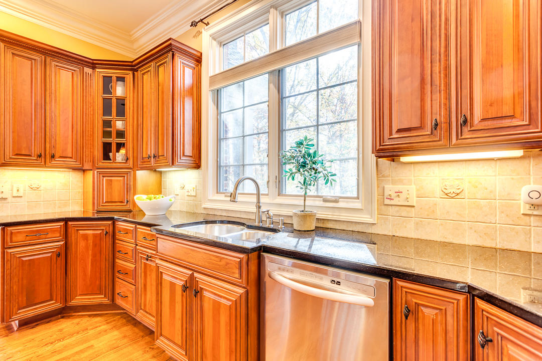507 Smith Road Knoxville, TN 37934 - Photo 6 of 40 Cherry cabinets