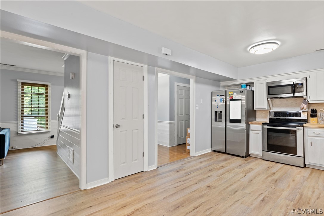 10731 Timberun Road Chesterfield, VA 23832 - Photo 10 of 25 a view of a kitchen with wooden floor and electronic appliances