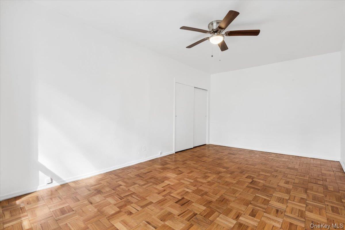 281 Garth Road, Unit C2H Scarsdale, NY 10583 - Photo 21 of 38 a view of empty room with ceiling fan