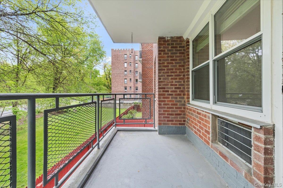 281 Garth Road, Unit C2H Scarsdale, NY 10583 - Photo 31 of 38 a view of balcony with a garden