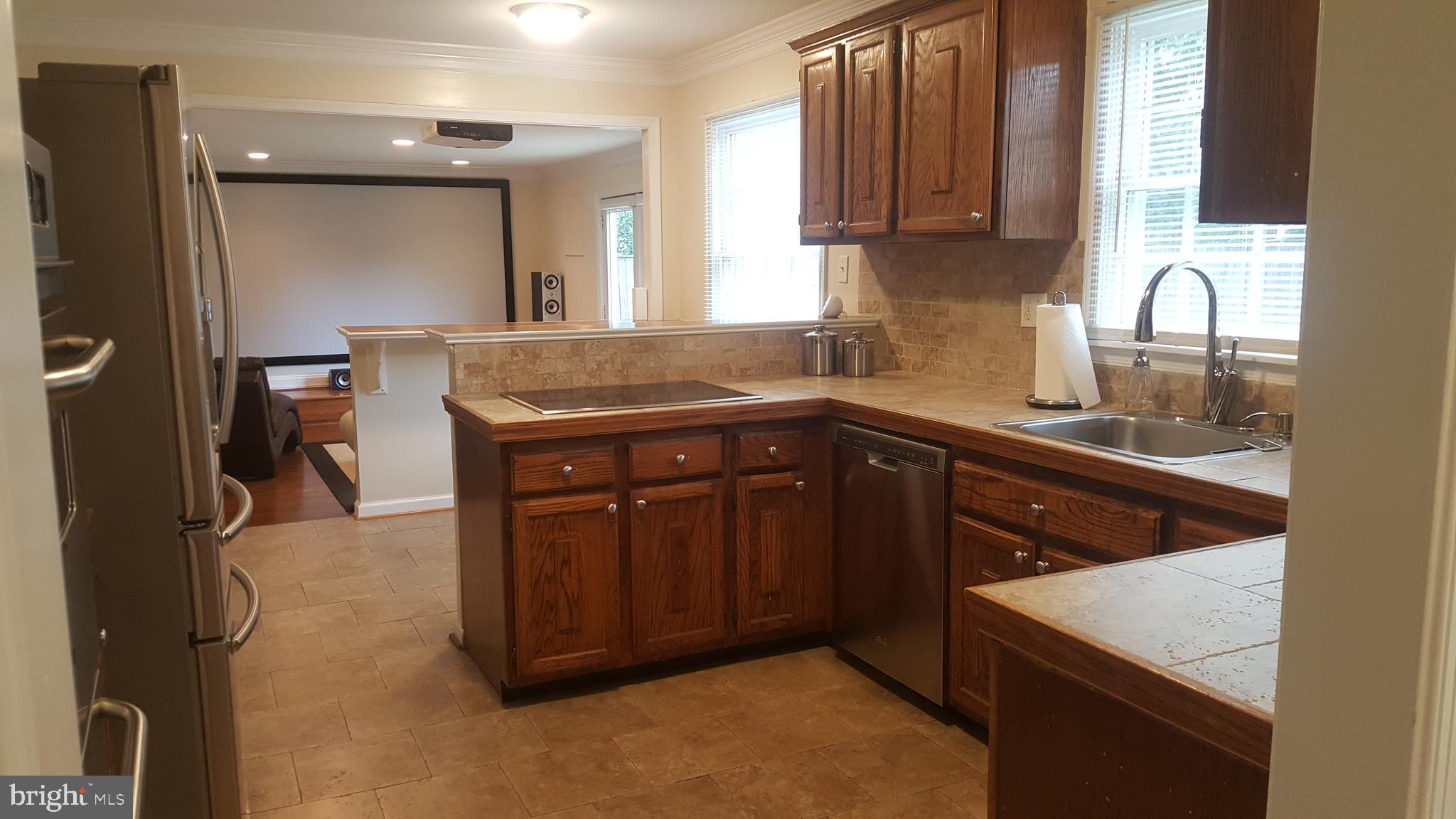 622 Cannon Road Silver Spring, MD 20904 - Photo 8 of 31 Kitchen with updated appliance- induction cooktop