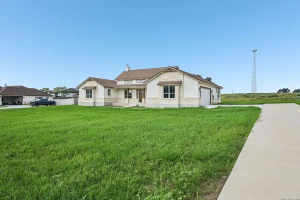 $535,000 | 109 Medora Branch, Floresville, TX 78114