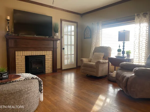 $259,900 | 105 Franklin Avenue, Harrogate, TN 37752