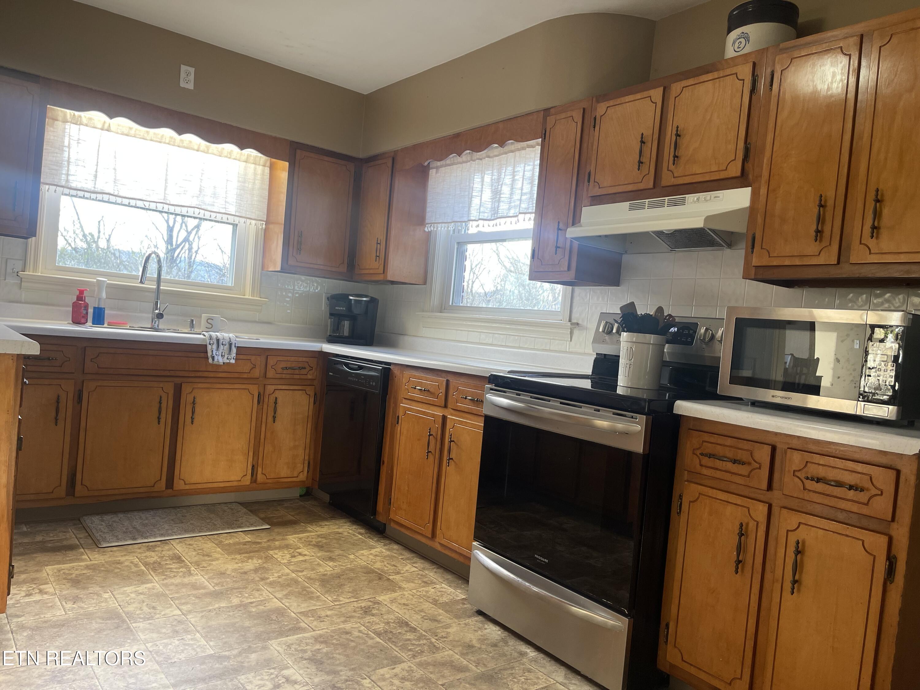 105 Franklin Avenue Harrogate, TN 37752 - Photo 18 of 41 IMG_4372