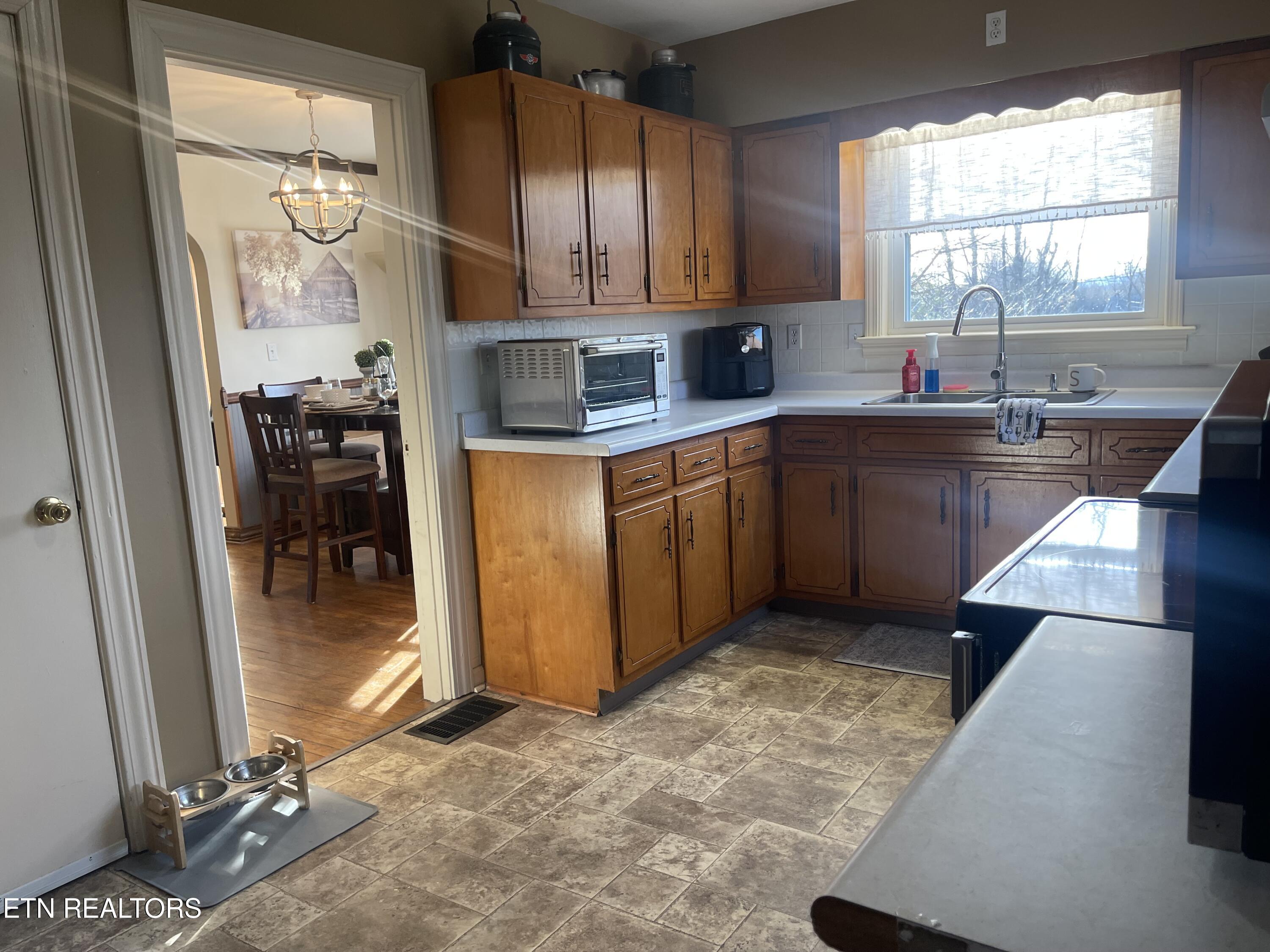 105 Franklin Avenue Harrogate, TN 37752 - Photo 19 of 41 IMG_4373