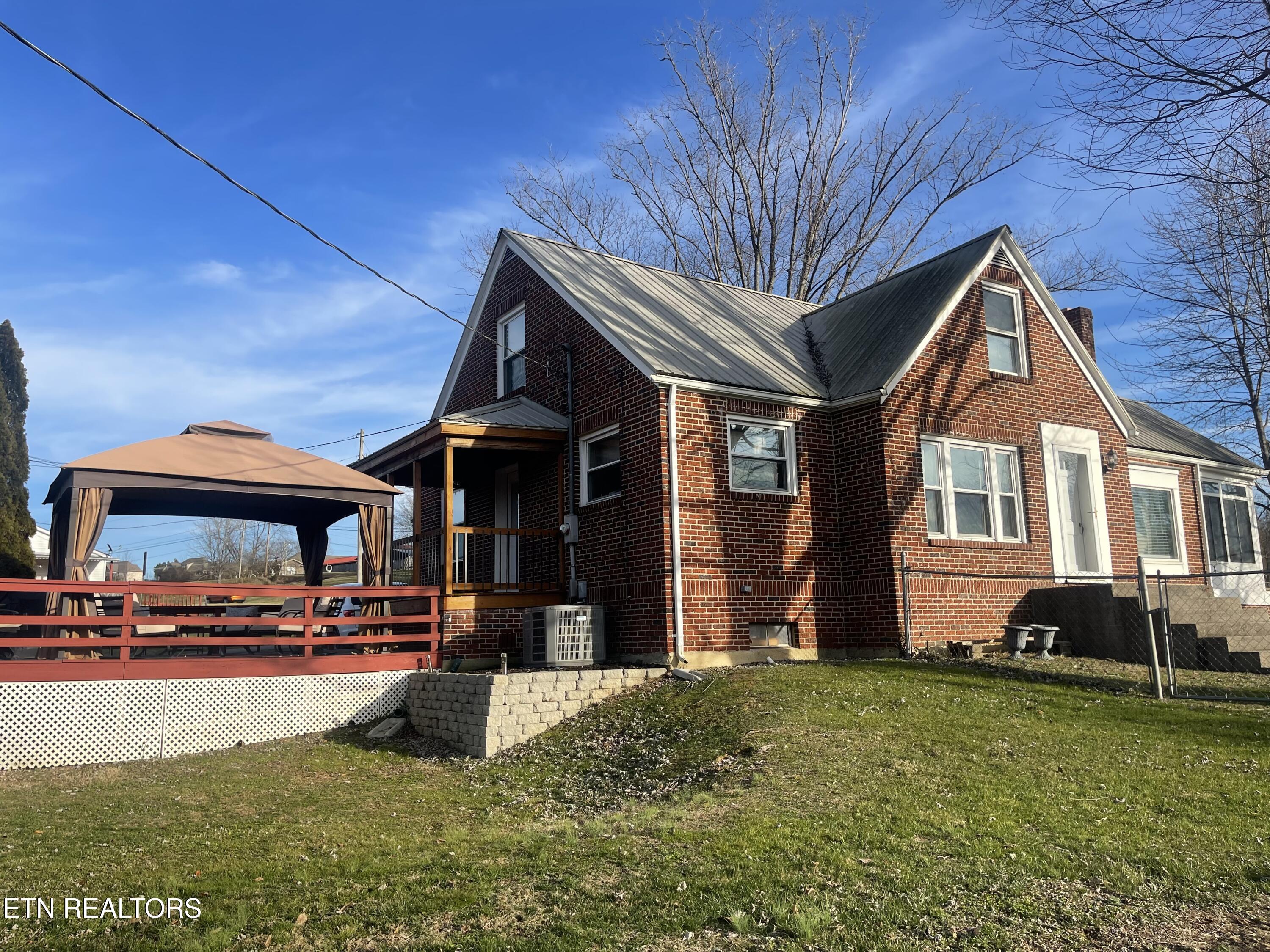 105 Franklin Avenue Harrogate, TN 37752 - Photo 4 of 41 IMG_4360