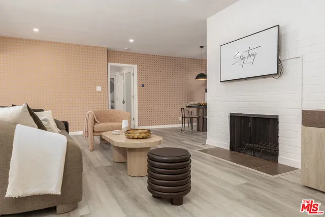 $4,472 | 8911 Cynthia Street, Unit 10, West Hollywood, CA 90069