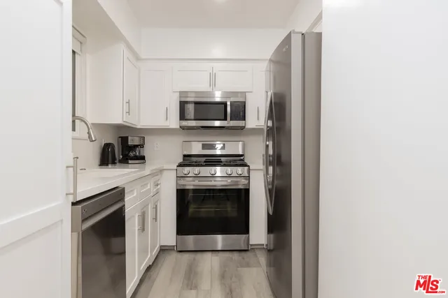 $4,472 | 8911 Cynthia Street, Unit 10, West Hollywood, CA 90069