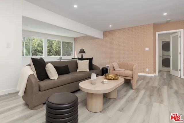 $4,472 | 8911 Cynthia Street, Unit 10, West Hollywood, CA 90069