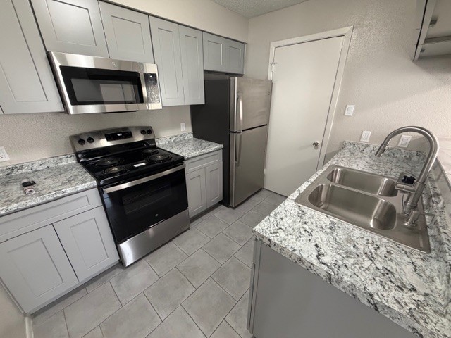 2277 South Kirkwood Road, Unit 104 Houston, TX 77077 - Photo 4 of 12 Kitchen with granite countertops and