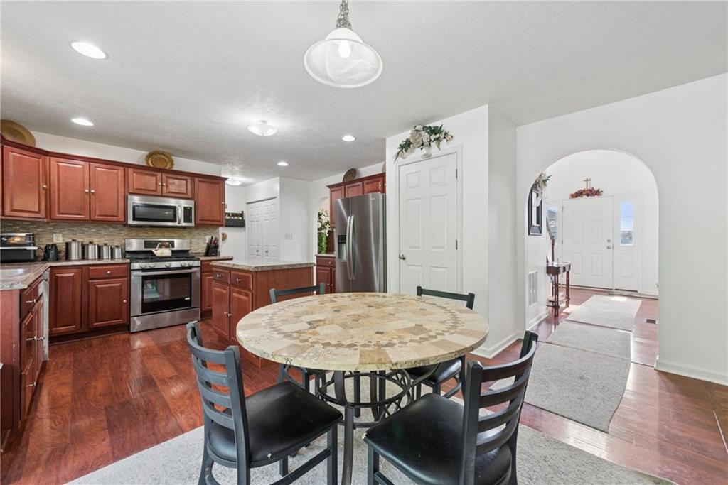 302 Summit Circle Houston, PA 15342 - Photo 7 of 39