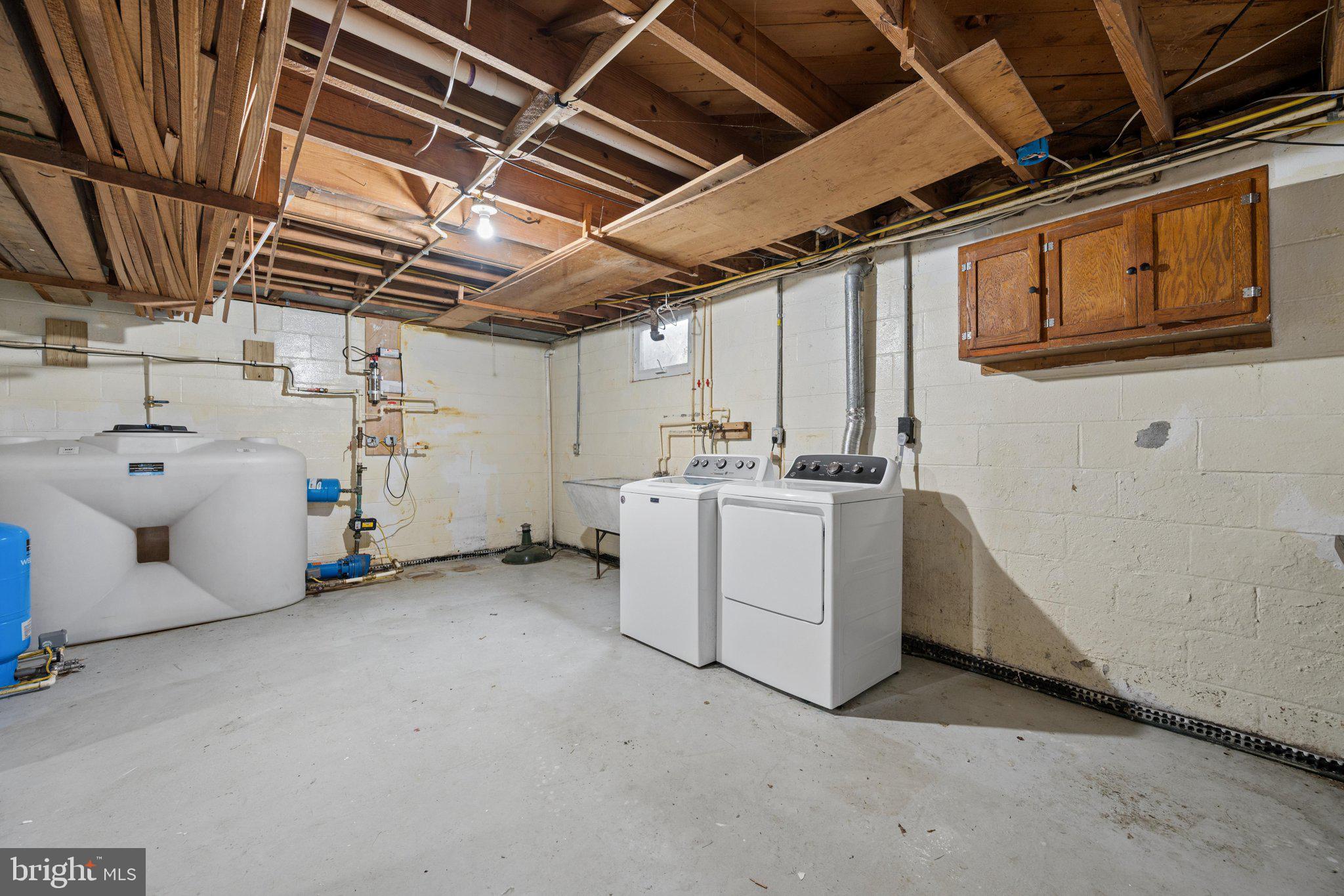 8995 Hamburg Road Frederick, MD 21702 - Photo 44 of 67 Laundry room with a utility sink