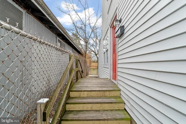 a view of entryway with a front door