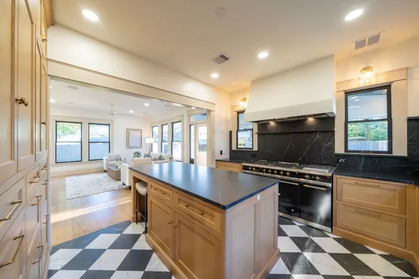 $1,899,000 | 1109 Rutland Street, Houston, TX 77008