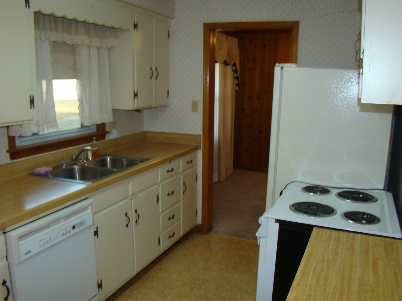 120 Frontier Road Northwest Roanoke, VA 24012 - Photo 5 of 7 Kitchen