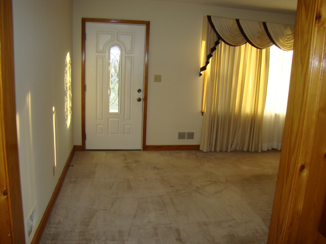 120 Frontier Road Northwest Roanoke, VA 24012 - Photo 6 of 7 Living Room