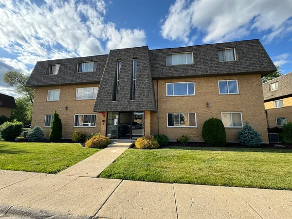 $1,725 | 6616 104th Place, Unit 5, Chicago Ridge, IL 60415