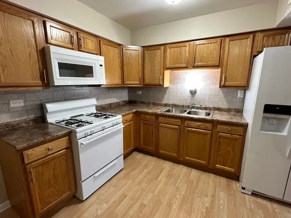 $1,725 | 6616 104th Place, Unit 5, Chicago Ridge, IL 60415