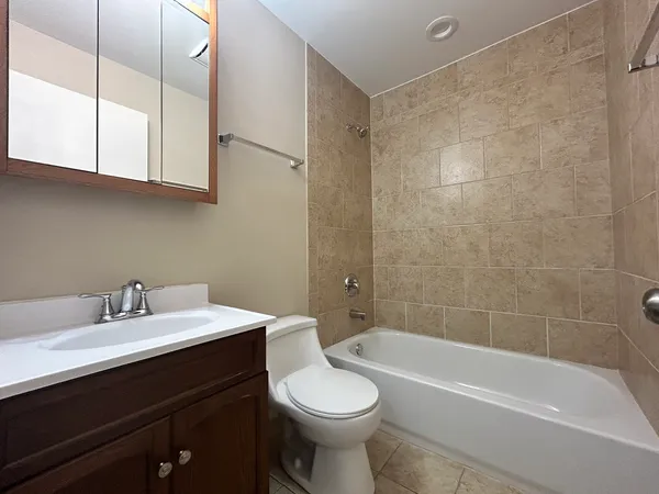 $1,725 | 6616 104th Place, Unit 5, Chicago Ridge, IL 60415