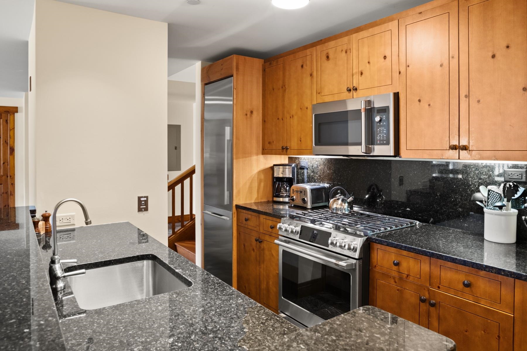 7412 Mountain Road, Unit 408 Stowe, VT 05672 - Photo 16 of 49