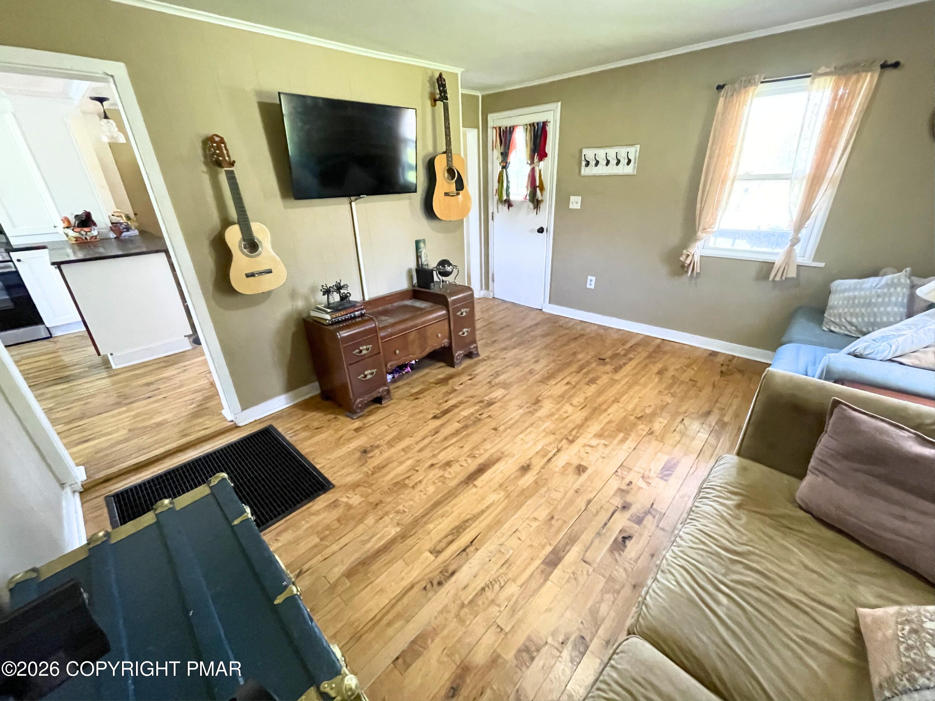 5780 Paradise Valley Road Cresco, PA 18326 - Photo 5 of 29 Living room