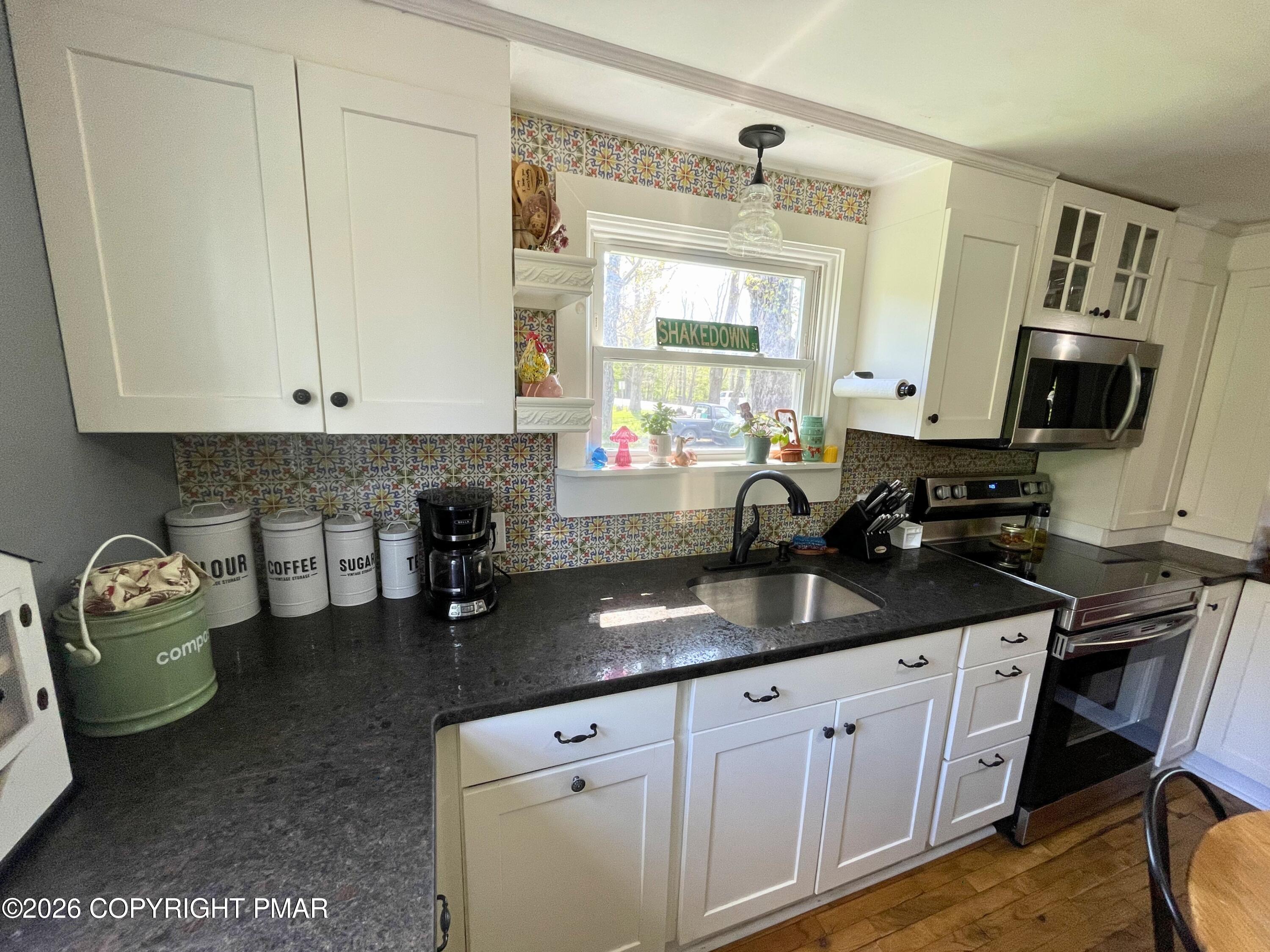5780 Paradise Valley Road Cresco, PA 18326 - Photo 7 of 29 Kitchen
