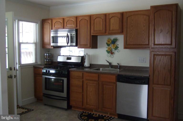 560 Welbrook Road Essex, MD 21221 - Photo 13 of 14 Professionally remodeled kitchen