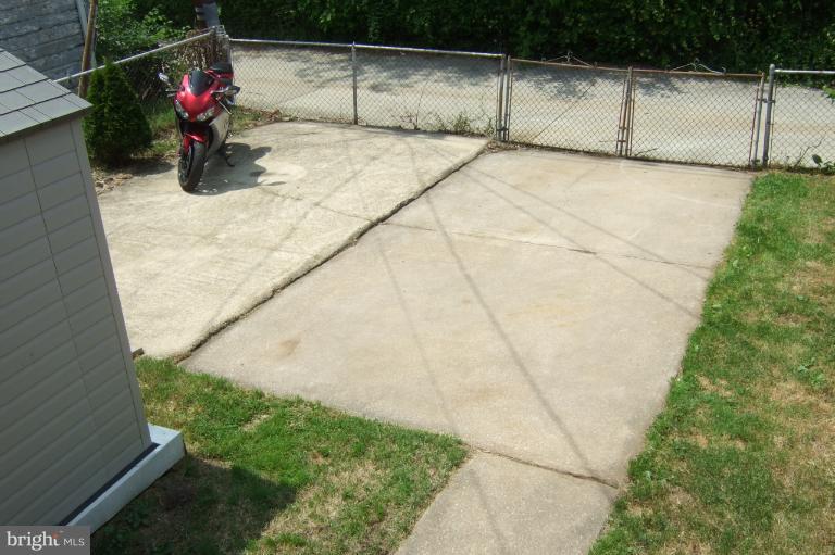 560 Welbrook Road Essex, MD 21221 - Photo 9 of 14 Two car parking pad