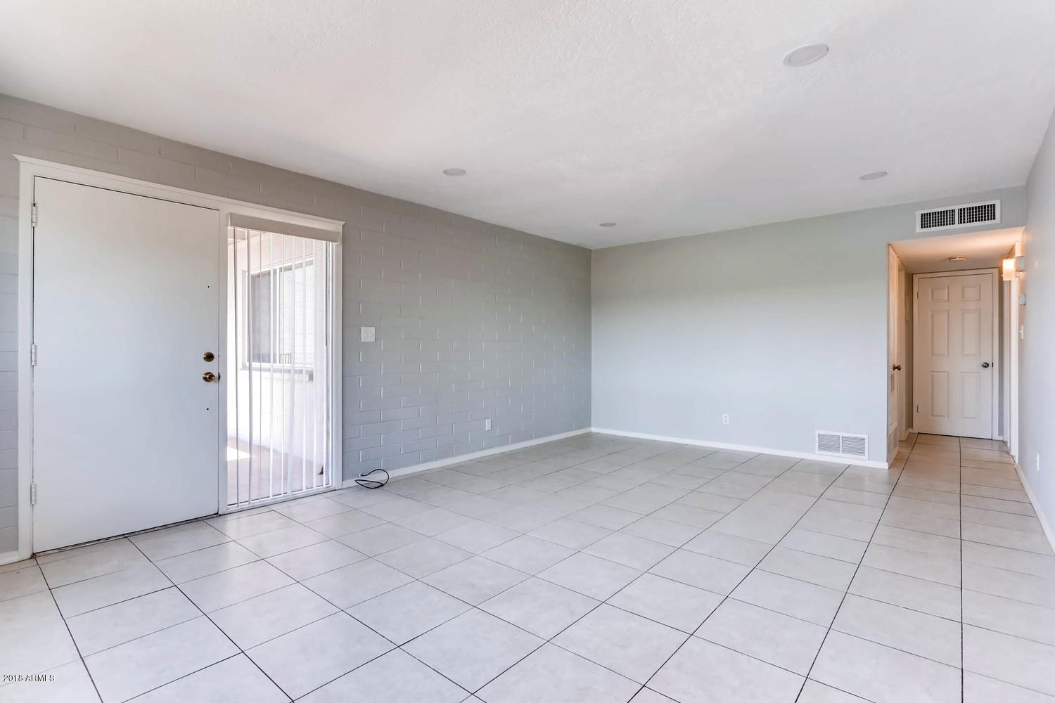 4111 East Camelback Road, Unit 28 Phoenix, AZ 85018 - Photo 5 of 14 4111 E Camelback Rd 28 Phoenix-large-003