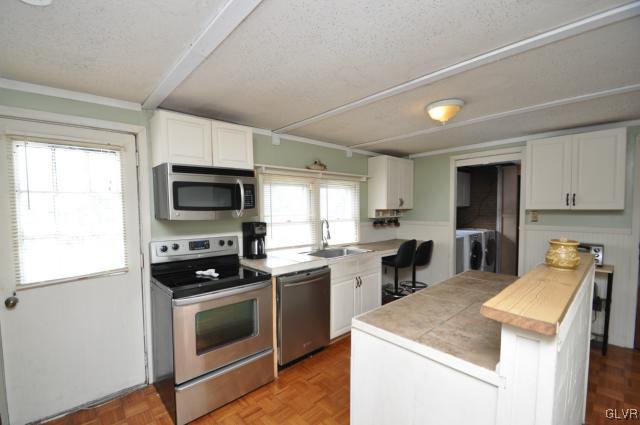417 North Penn Dixie Road Bath, PA 18014 - Photo 10 of 25 a kitchen that has a sink and a stove in it