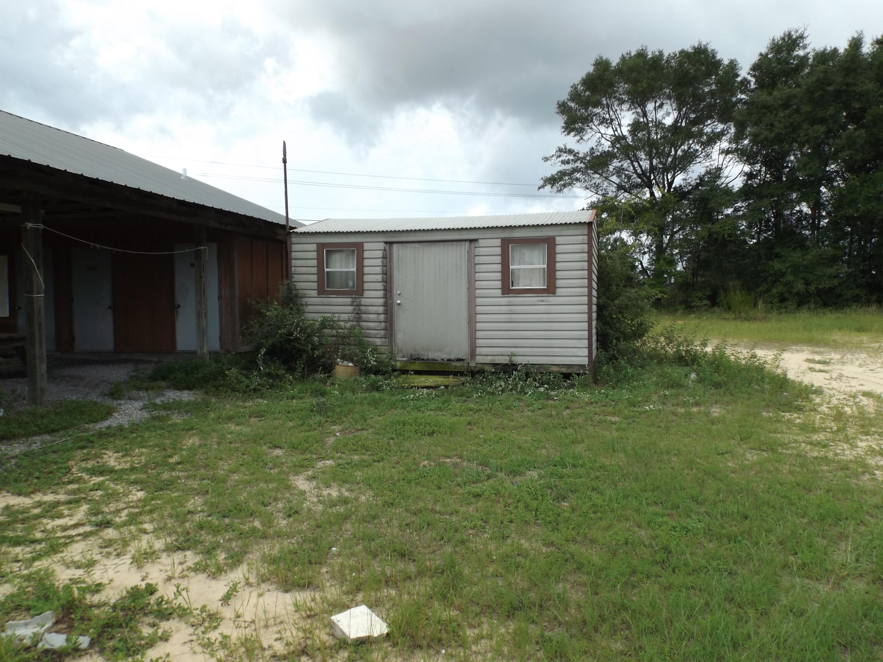 3985 US 90 Crestview, FL 32539 - Photo 15 of 20 a front view of house with garden