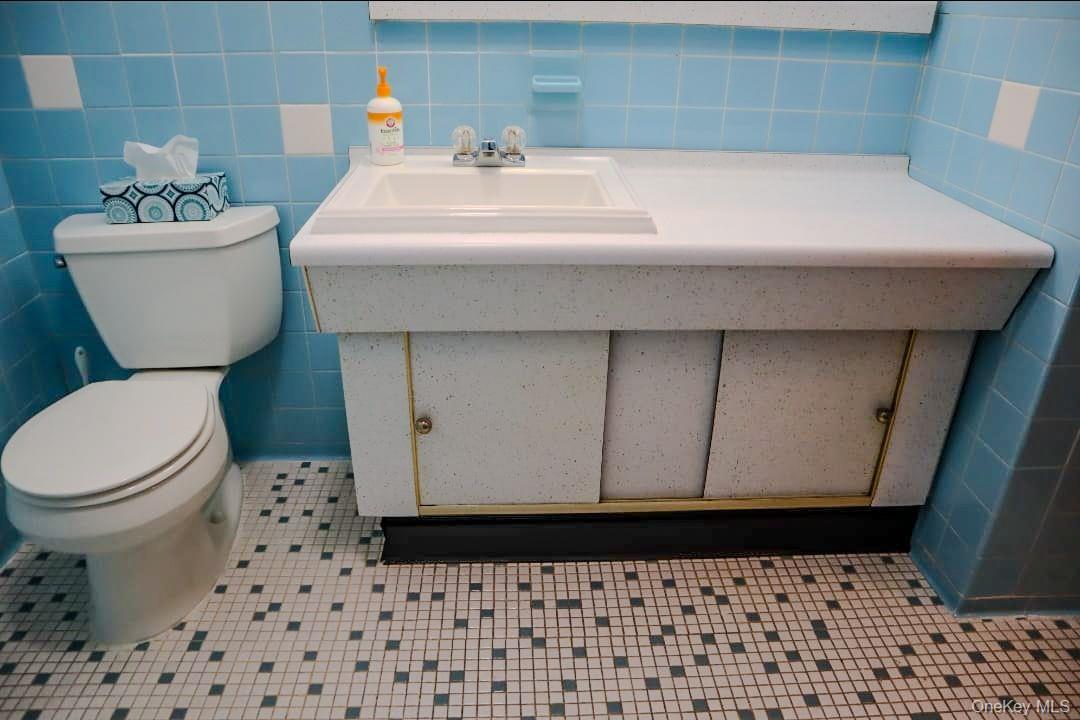 2233 Private Road Queens, NY 11357 - Photo 9 of 11