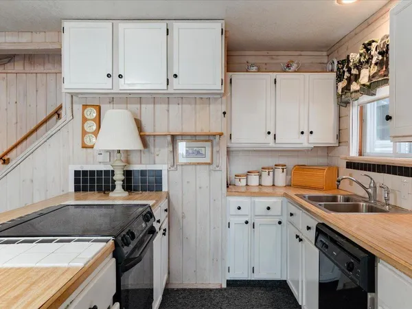 $449,900 | 31693 Stewarts Bay Drive, Breezy Point, MN 56472
