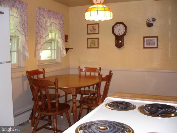 15433 Dover Road Upperco, MD 21155 - Photo 14 of 22 Kitchen - Breakfast Area