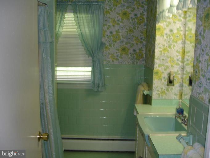 15433 Dover Road Upperco, MD 21155 - Photo 18 of 22 Bath 1 - Full Bath Tub/Shower Combo - Main Level