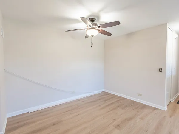 $2,400 | 530 Shorely Drive, Unit 104, Barrington, IL 60010