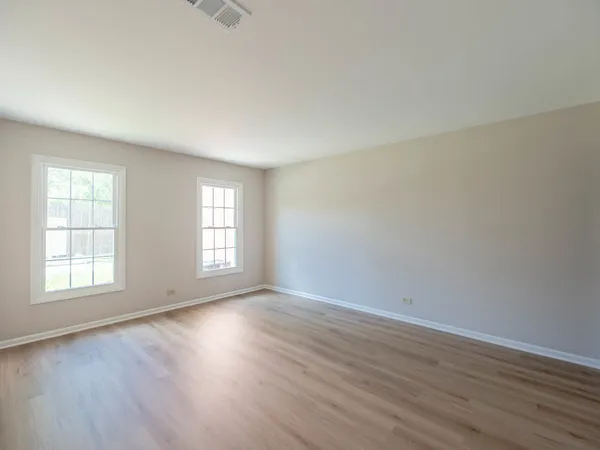 $2,400 | 530 Shorely Drive, Unit 104, Barrington, IL 60010