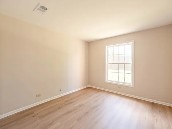 $2,400 | 530 Shorely Drive, Unit 104, Barrington, IL 60010