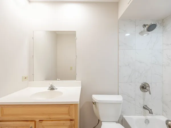 $2,400 | 530 Shorely Drive, Unit 104, Barrington, IL 60010