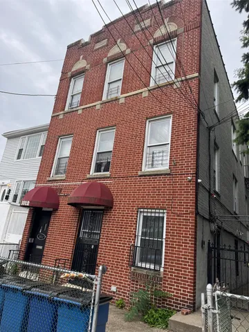 $1,600,000 | 3012 Bronxwood Avenue | Laconia