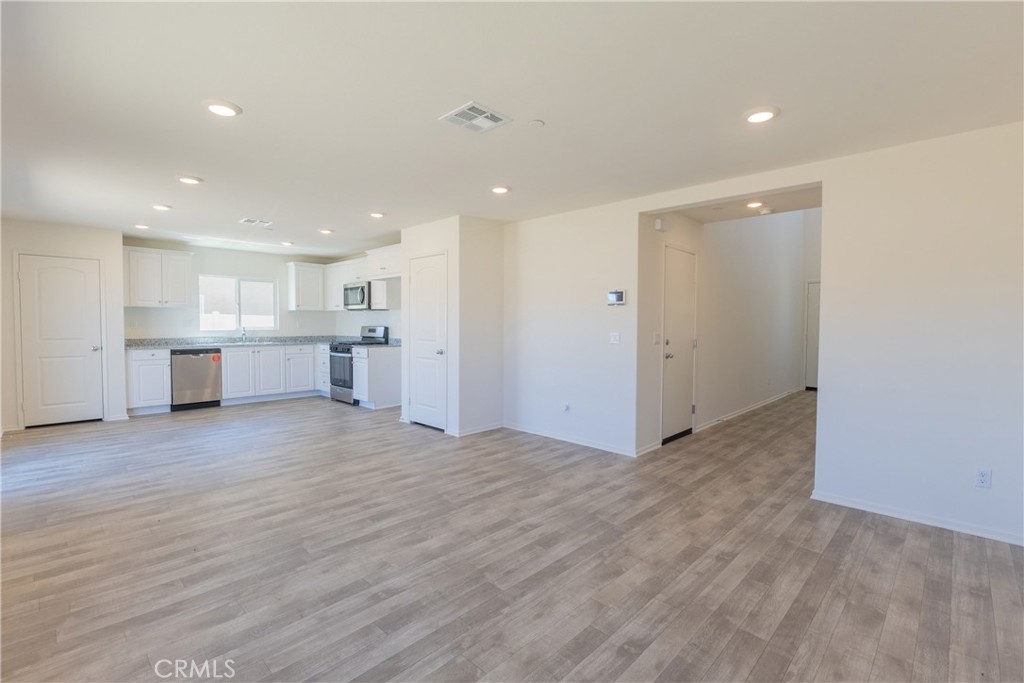 10156 Colten Rdg Street Adelanto, CA 92301 - Photo 11 of 42