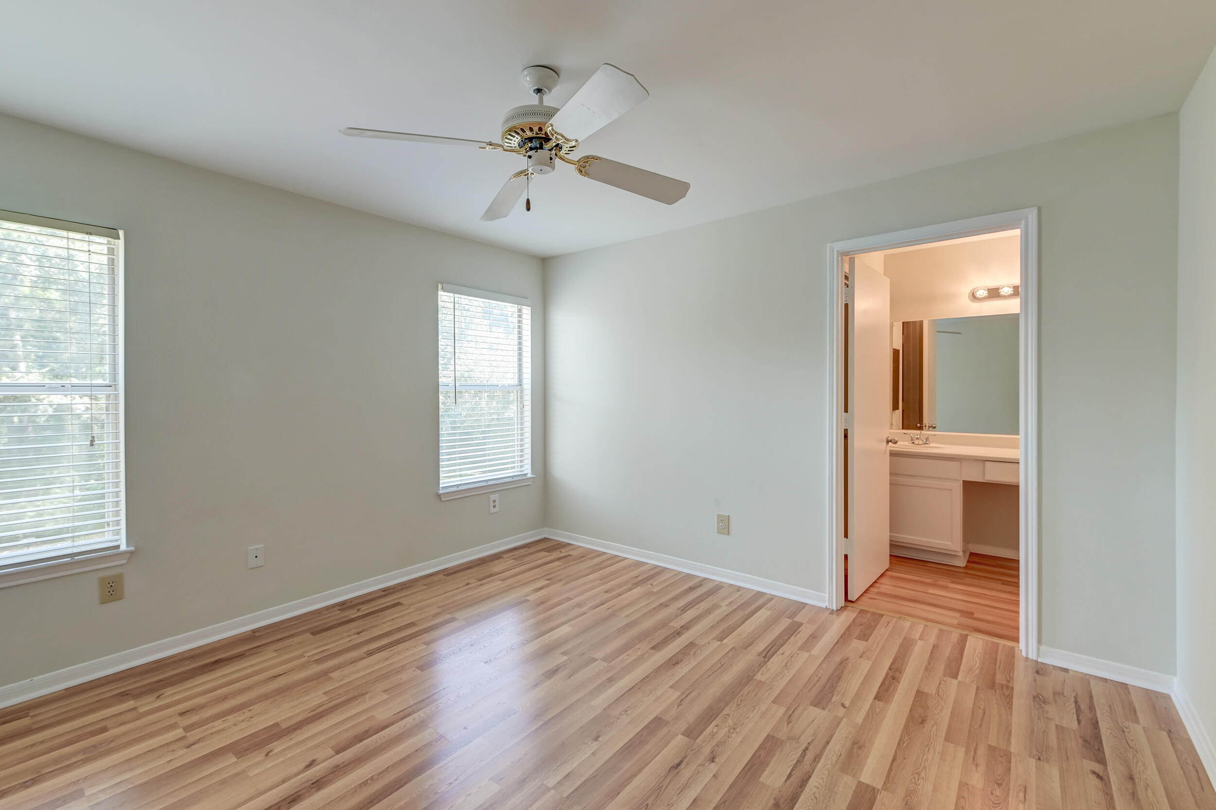 2011 North Highway 17, Unit 1700J Mount Pleasant, SC 29466 - Photo 15 of 38 DSC_4323_4_5_6_7