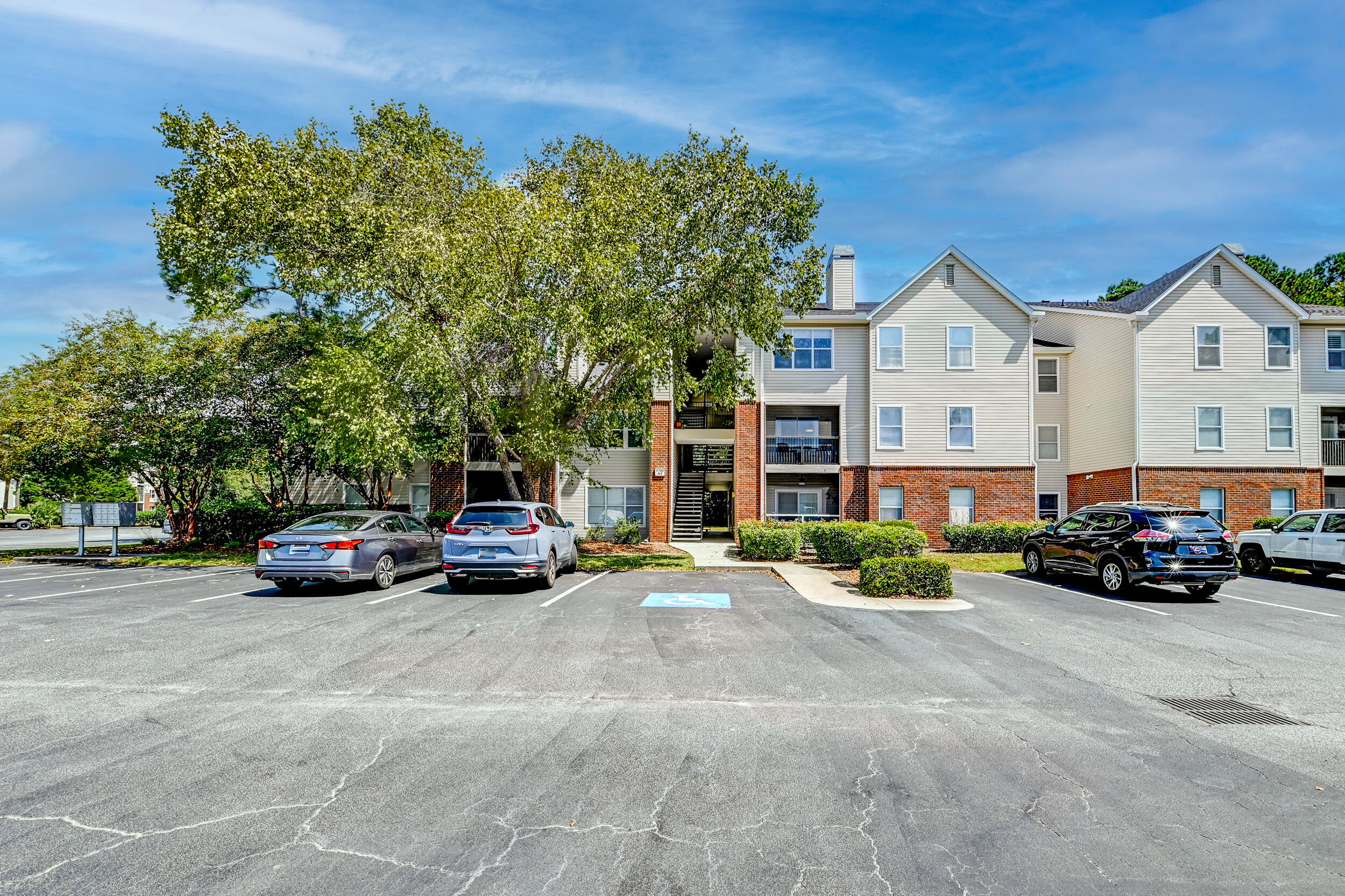 2011 North Highway 17, Unit 1700J Mount Pleasant, SC 29466 - Photo 22 of 38 DSC_4398_399_400_401_402