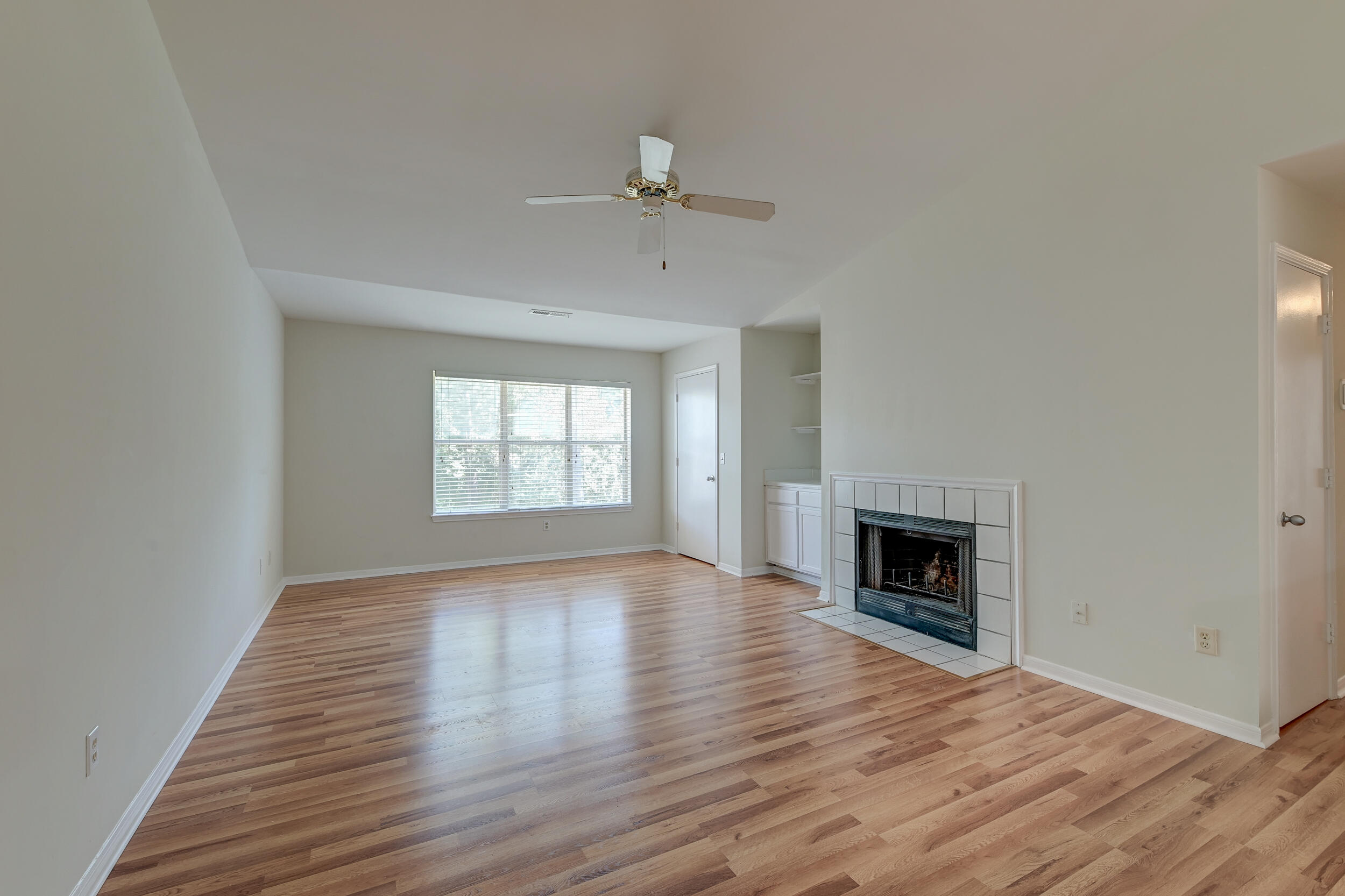 2011 North Highway 17, Unit 1700J Mount Pleasant, SC 29466 - Photo 6 of 38 DSC_4273_4_5_6_7