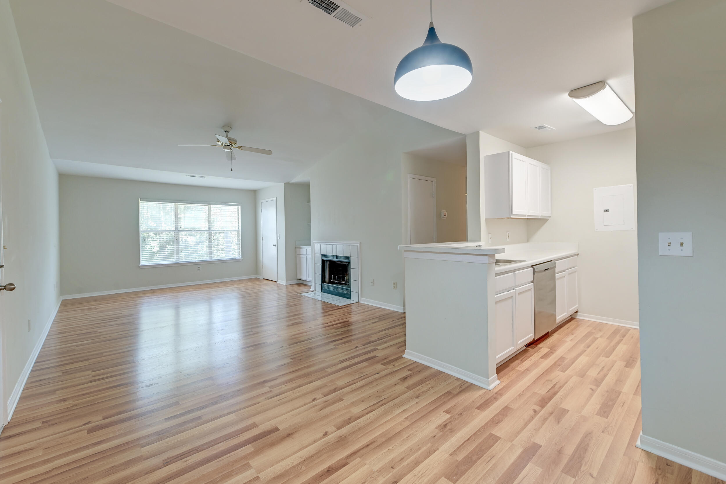 2011 North Highway 17, Unit 1700J Mount Pleasant, SC 29466 - Photo 8 of 38 DSC_4298_299_300_301_302