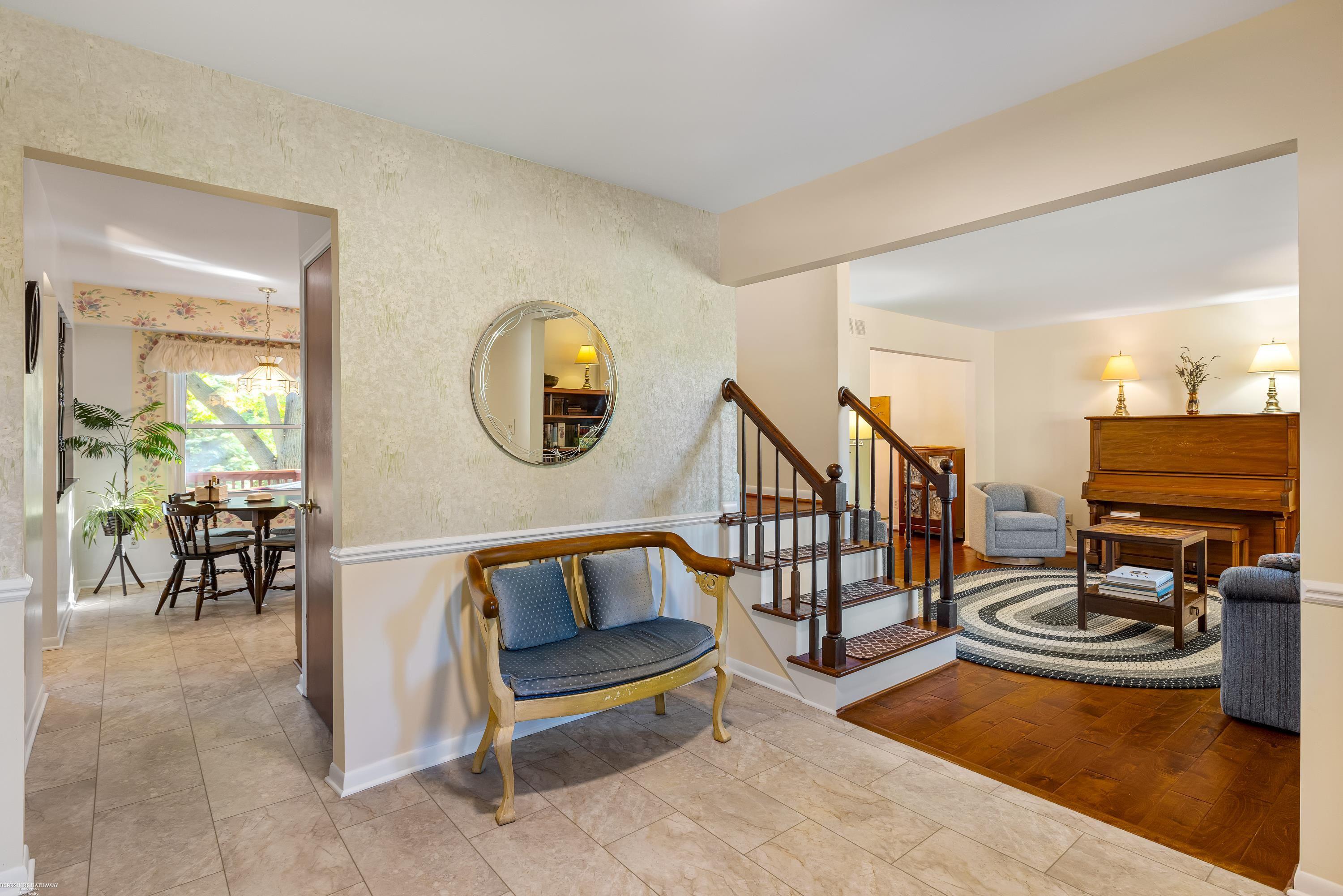 681 Lake Forest Road Rochester Hills, MI 48309 - Photo 5 of 41