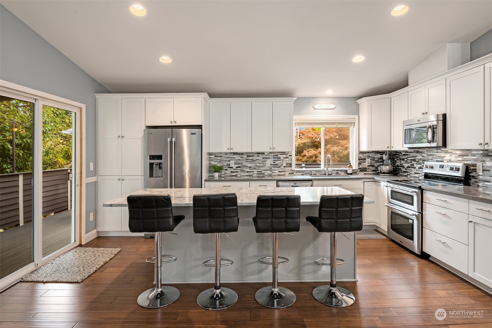 7019 177th Street Southwest Edmonds, WA 98026 - Photo 4 of 29 Gallery Image 4
