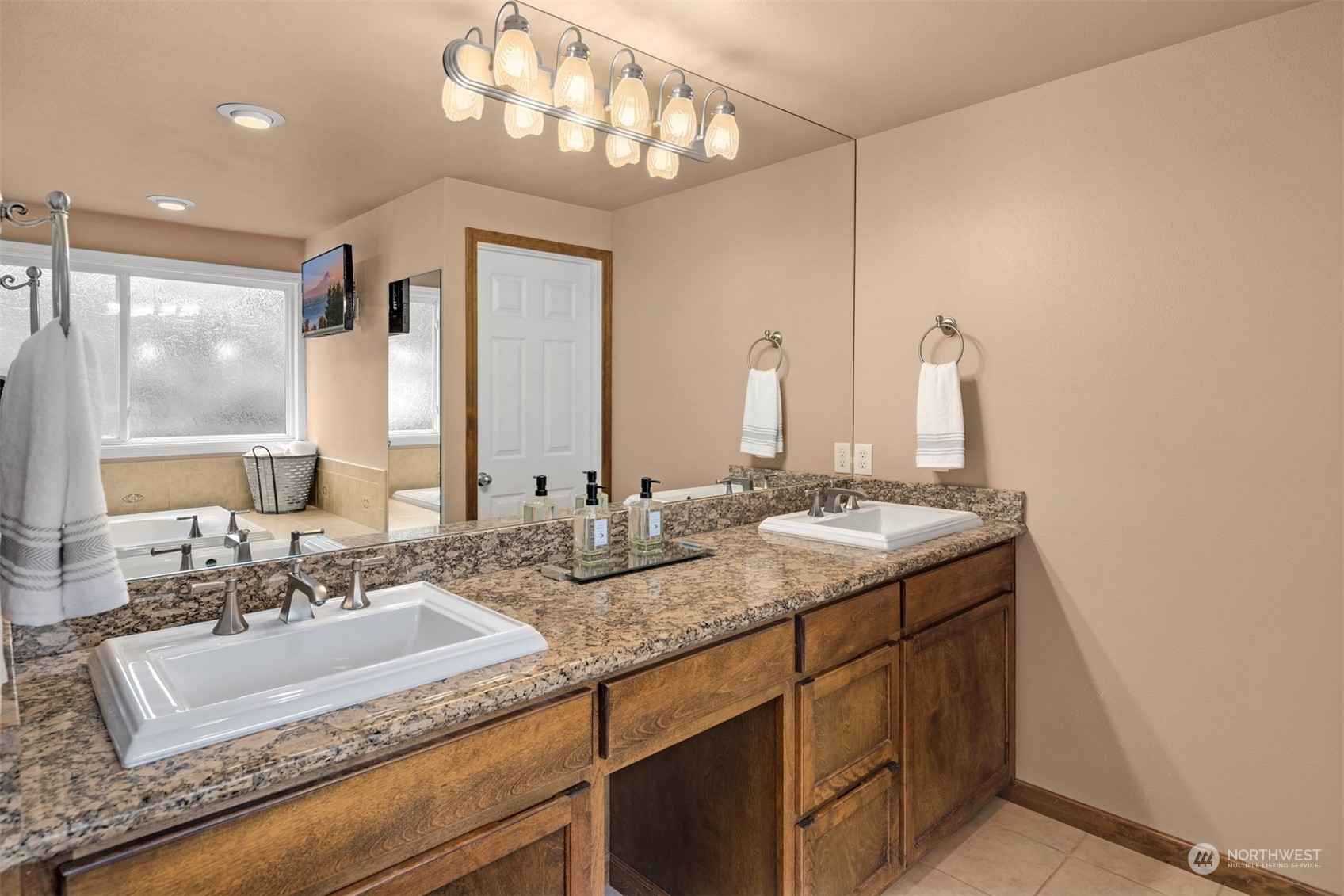 7019 177th Street Southwest Edmonds, WA 98026 - Photo 9 of 29 Gallery Image 9